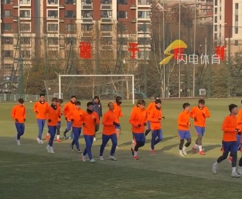  鲁媒：泰山队亚冠赛前训练五外援集结，刘彬彬、李源一、郑铮缺席